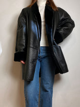 将图片加载到图库查看器，Cocoon leather coat
