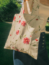 Charger l&#39;image dans la galerie, Tote Bag Handmade Fleurs Rouges
