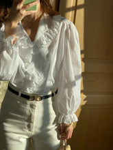 Charger l&#39;image dans la galerie, Vintage tyrol white blouse
