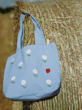 将图片加载到图库查看器，Hand embroidery daisy bag
