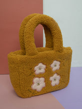 Charger l&#39;image dans la galerie, Handmade shearling tote
