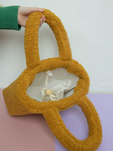 Charger l&#39;image dans la galerie, Handmade shearling tote
