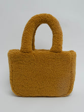 Charger l&#39;image dans la galerie, Handmade shearling tote
